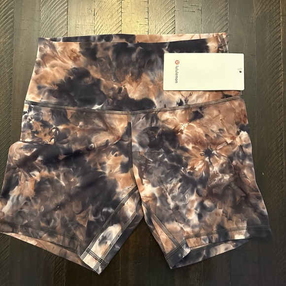 lululemon Women's Tie-Dye Shorts - Black and Brown - Picture 1 of 4